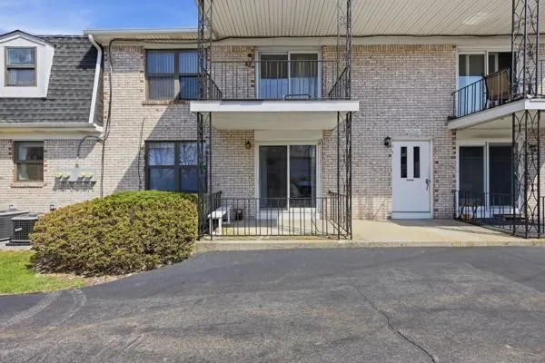 136 Denrose Drive 4, Amherst, New York 14228, Amherst, New York 14228, 2 Bedrooms Bedrooms, 4 Rooms Rooms,1 BathroomBathrooms,Residential,For Sale,136 Denrose Drive 4, Amherst, New York 14228,0,R1683286