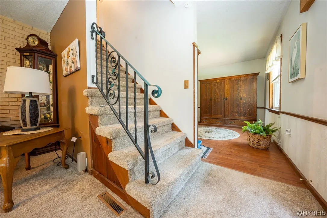 6275 Eckhardt Road, Hamburg, New York 14085, Hamburg, New York 14085, 4 Bedrooms Bedrooms, 10 Rooms Rooms,1 BathroomBathrooms,Residential,For Sale,6275 Eckhardt Road, Hamburg, New York 14085,0,B1683581