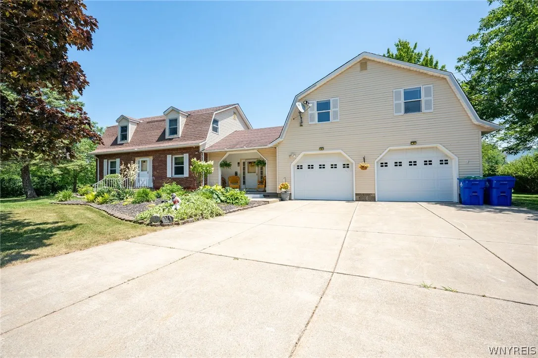 6275 Eckhardt Road, Hamburg, New York 14085, Hamburg, New York 14085, 4 Bedrooms Bedrooms, 10 Rooms Rooms,1 BathroomBathrooms,Residential,For Sale,6275 Eckhardt Road, Hamburg, New York 14085,0,B1683581