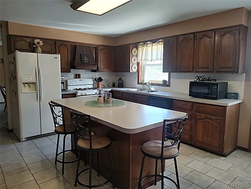 6275 Eckhardt Road, Hamburg, New York 14085, Hamburg, New York 14085, 4 Bedrooms Bedrooms, 10 Rooms Rooms,1 BathroomBathrooms,Residential,For Sale,6275 Eckhardt Road, Hamburg, New York 14085,0,B1683581