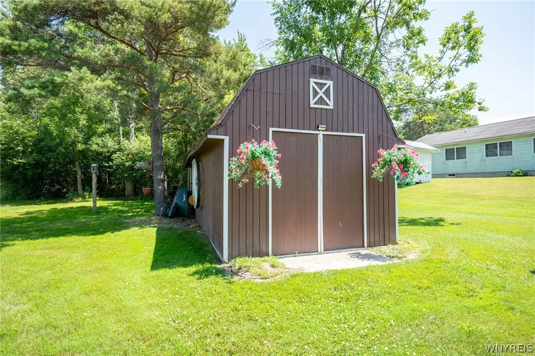 6275 Eckhardt Road, Hamburg, New York 14085, Hamburg, New York 14085, 4 Bedrooms Bedrooms, 10 Rooms Rooms,1 BathroomBathrooms,Residential,For Sale,6275 Eckhardt Road, Hamburg, New York 14085,0,B1683581