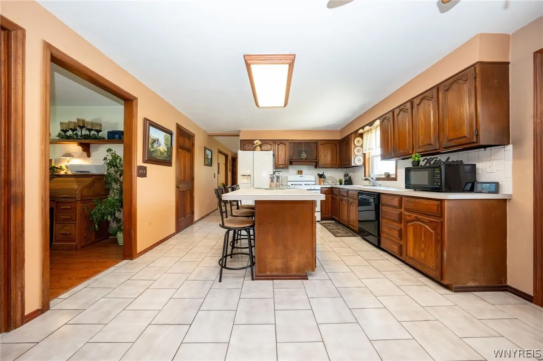 6275 Eckhardt Road, Hamburg, New York 14085, Hamburg, New York 14085, 4 Bedrooms Bedrooms, 10 Rooms Rooms,1 BathroomBathrooms,Residential,For Sale,6275 Eckhardt Road, Hamburg, New York 14085,0,B1683581