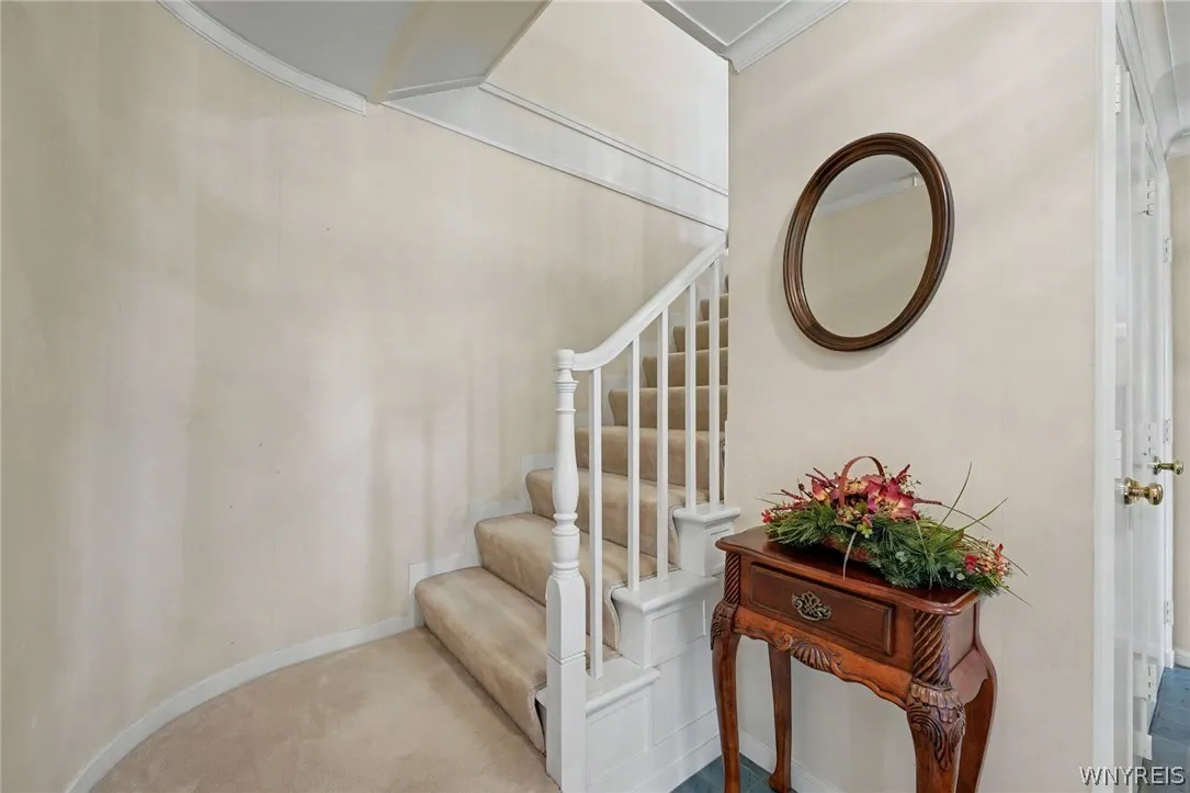 Curved staircase