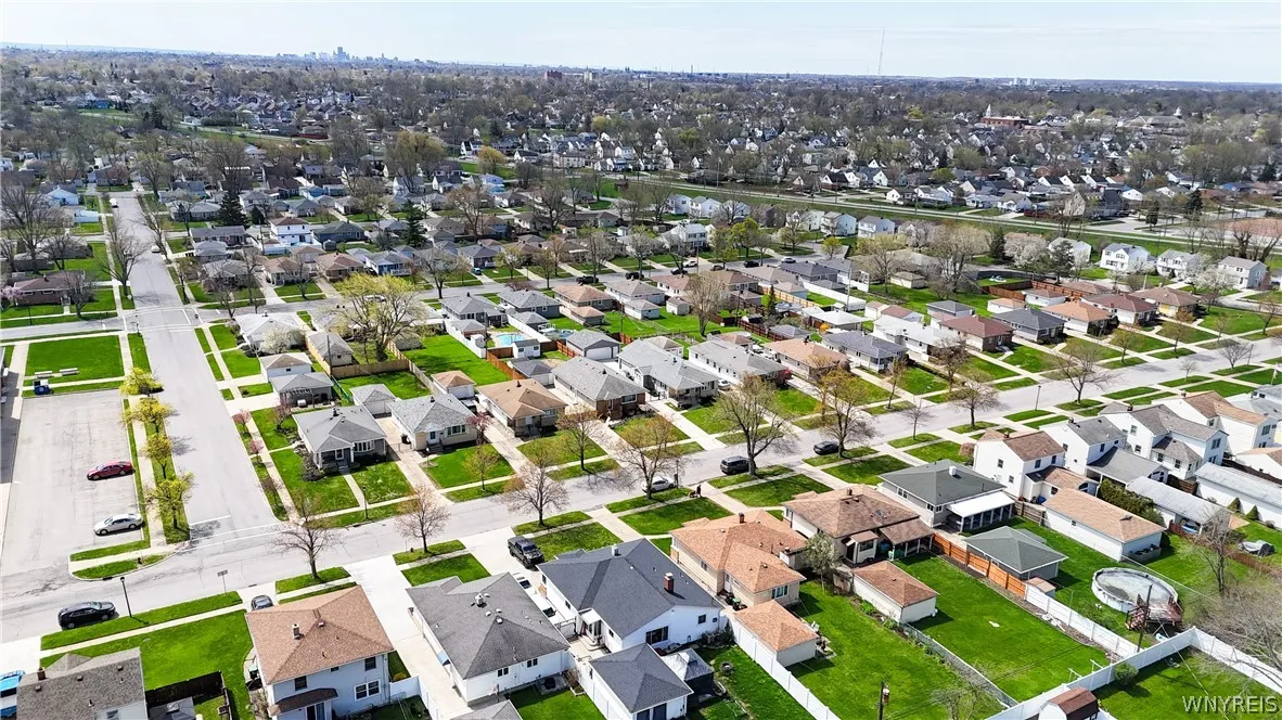 209 Oakvale Boulevard, Tonawanda, New York 14223, Tonawanda, New York 14223, 3 Bedrooms Bedrooms, 9 Rooms Rooms,2 BathroomsBathrooms,Residential,For Sale,209 Oakvale Boulevard, Tonawanda, New York 14223,0,B1683697