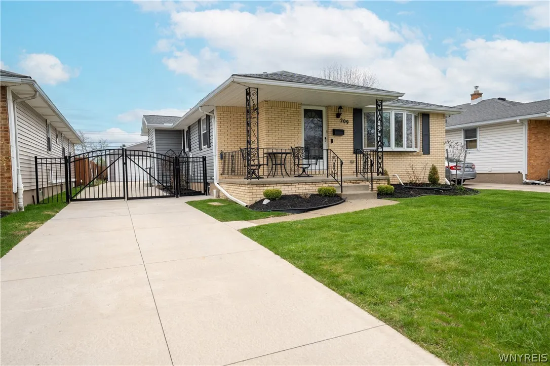 209 Oakvale Boulevard, Tonawanda, New York 14223, Tonawanda, New York 14223, 3 Bedrooms Bedrooms, 9 Rooms Rooms,2 BathroomsBathrooms,Residential,For Sale,209 Oakvale Boulevard, Tonawanda, New York 14223,0,B1683697