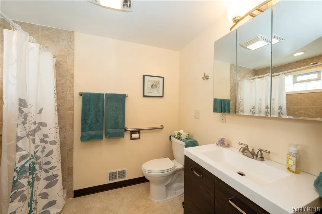 On suite bath
