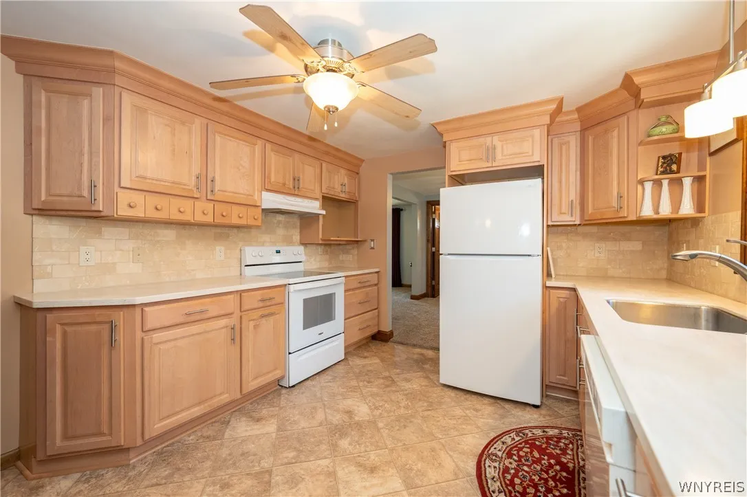209 Oakvale Boulevard, Tonawanda, New York 14223, Tonawanda, New York 14223, 3 Bedrooms Bedrooms, 9 Rooms Rooms,2 BathroomsBathrooms,Residential,For Sale,209 Oakvale Boulevard, Tonawanda, New York 14223,0,B1683697