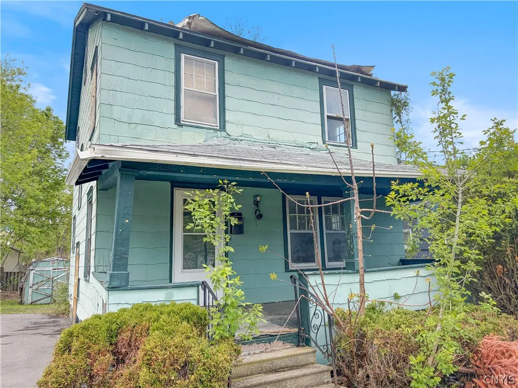 Welcome to 124 Baldwin Ave!