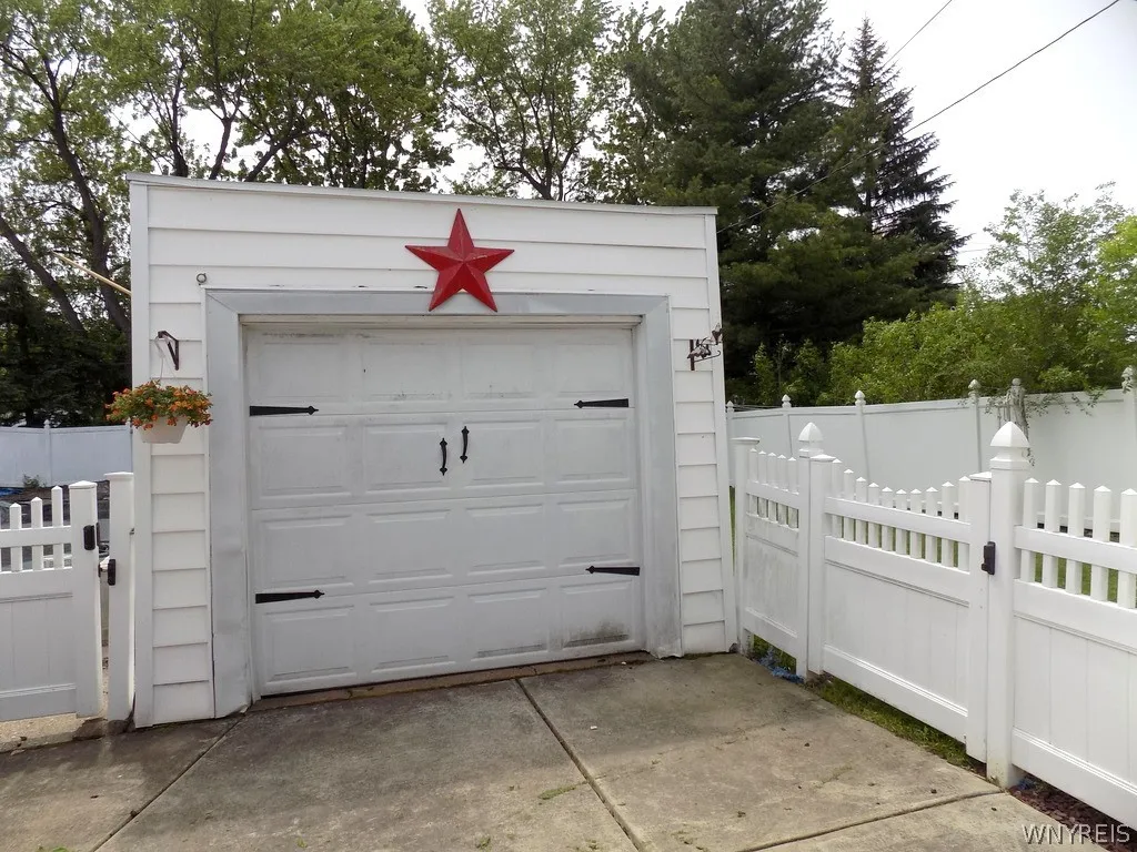 161 Brighton Road, Tonawanda, New York 14150, Tonawanda, New York 14150, 3 Bedrooms Bedrooms, 6 Rooms Rooms,1 BathroomBathrooms,Residential,For Sale,161 Brighton Road, Tonawanda, New York 14150,0,B1683488