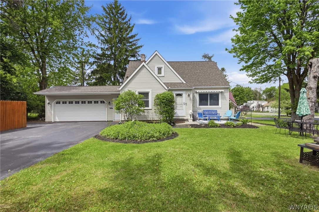8730 Sunset Drive, Clarence, New York 14221, Clarence, New York 14221, 3 Bedrooms Bedrooms, 6 Rooms Rooms,1 BathroomBathrooms,Residential,For Sale,8730 Sunset Drive, Clarence, New York 14221,0,B1683322