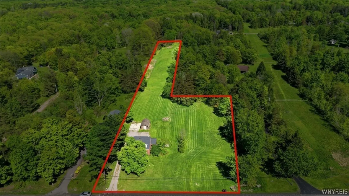 6467 Chestnut Ridge Road, Orchard Park, New York 1, Orchard Park, New York 14127, 5 Bedrooms Bedrooms, 9 Rooms Rooms,1 BathroomBathrooms,Residential,For Sale,6467 Chestnut Ridge Road, Orchard Park, New York 1,0,B1684432