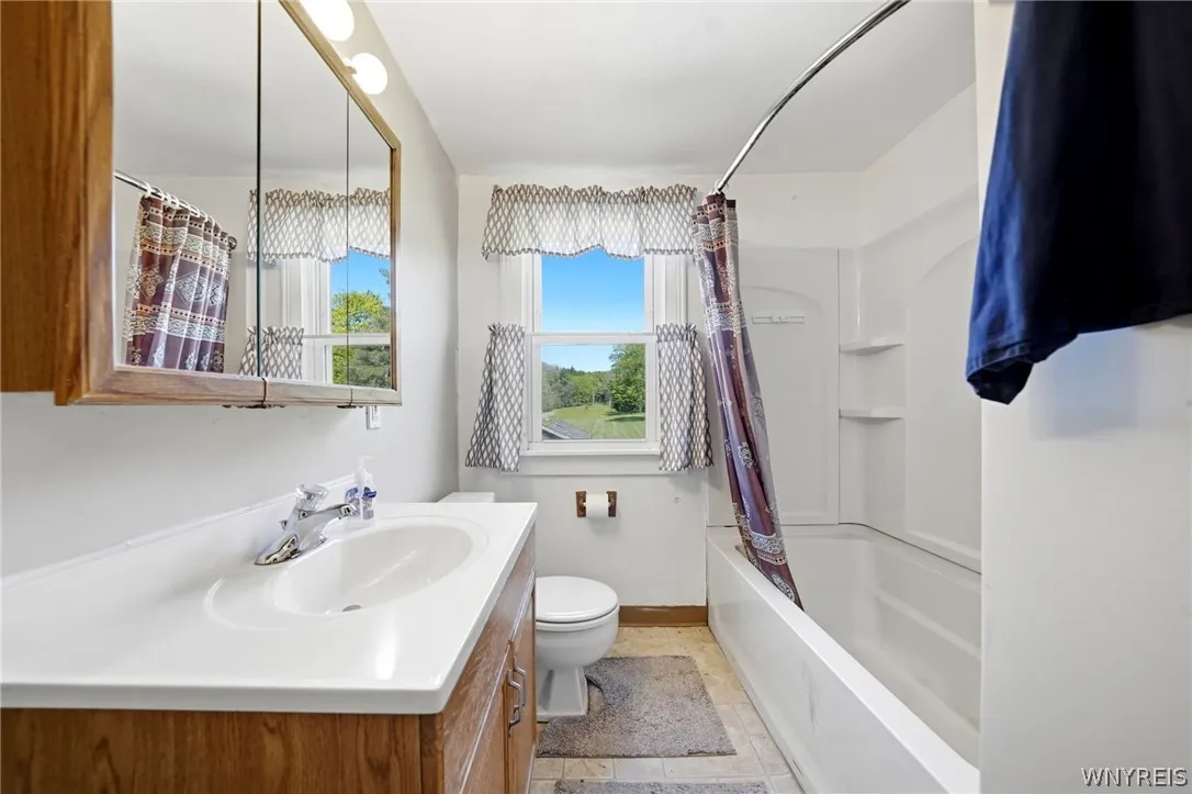 2nd Floor Full Bath