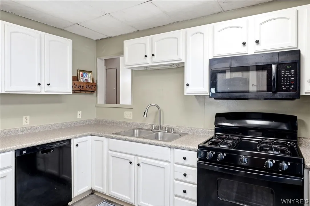 1439 Kenmore Avenue, Tonawanda, New York 14217, Tonawanda, New York 14217, 3 Bedrooms Bedrooms, 10 Rooms Rooms,2 BathroomsBathrooms,Residential,For Sale,1439 Kenmore Avenue, Tonawanda, New York 14217,0,B1684355