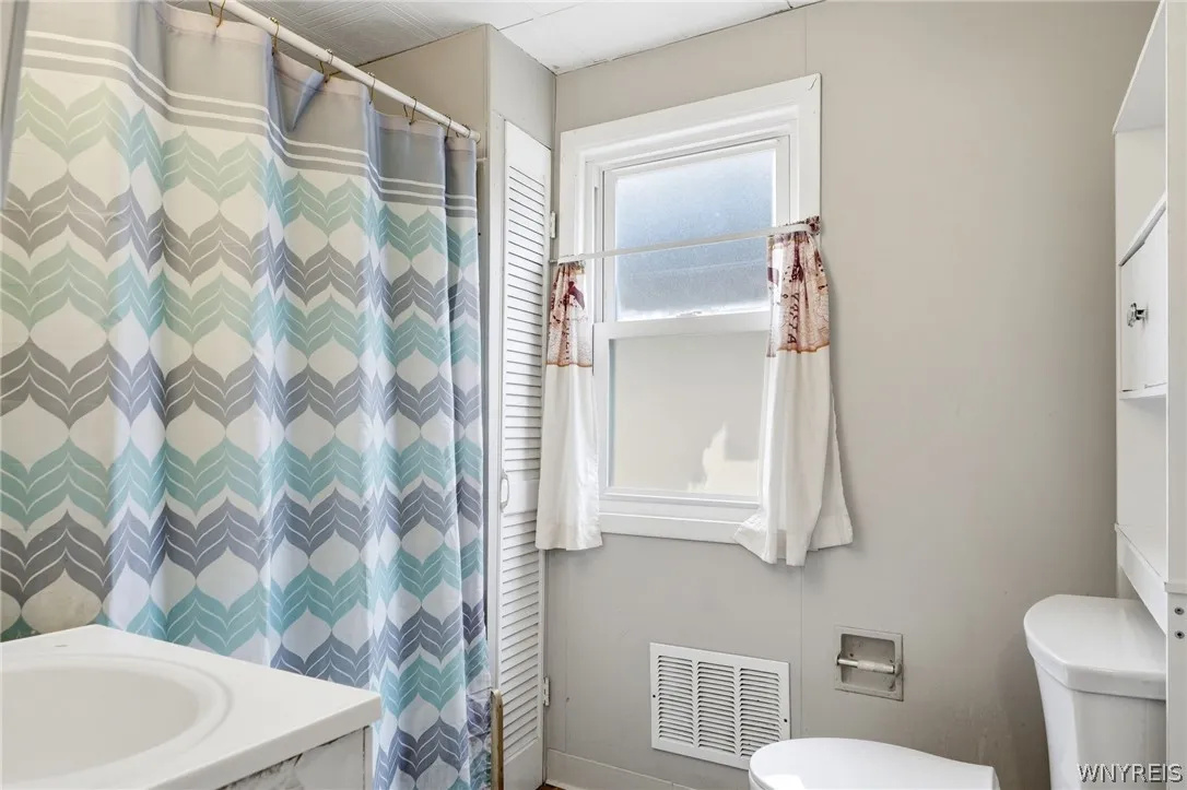 1439 Kenmore Avenue, Tonawanda, New York 14217, Tonawanda, New York 14217, 3 Bedrooms Bedrooms, 10 Rooms Rooms,2 BathroomsBathrooms,Residential,For Sale,1439 Kenmore Avenue, Tonawanda, New York 14217,0,B1684355