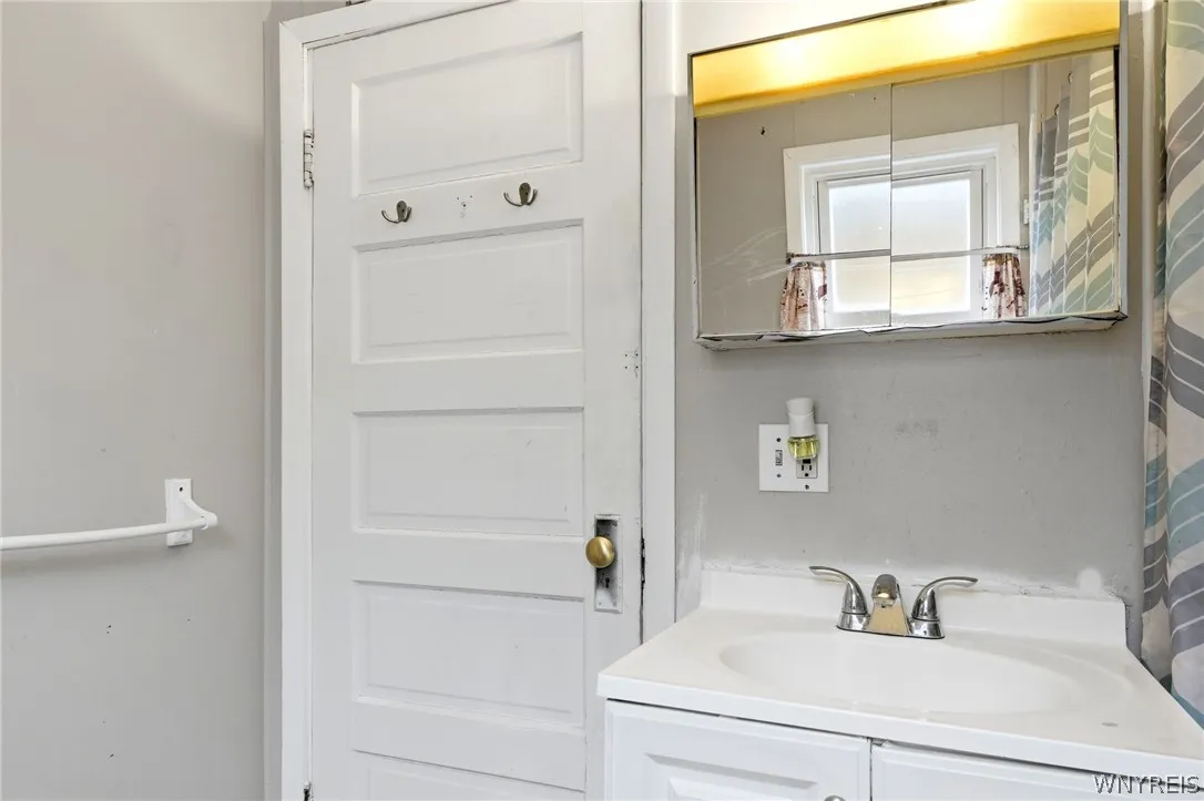 1439 Kenmore Avenue, Tonawanda, New York 14217, Tonawanda, New York 14217, 3 Bedrooms Bedrooms, 10 Rooms Rooms,2 BathroomsBathrooms,Residential,For Sale,1439 Kenmore Avenue, Tonawanda, New York 14217,0,B1684355