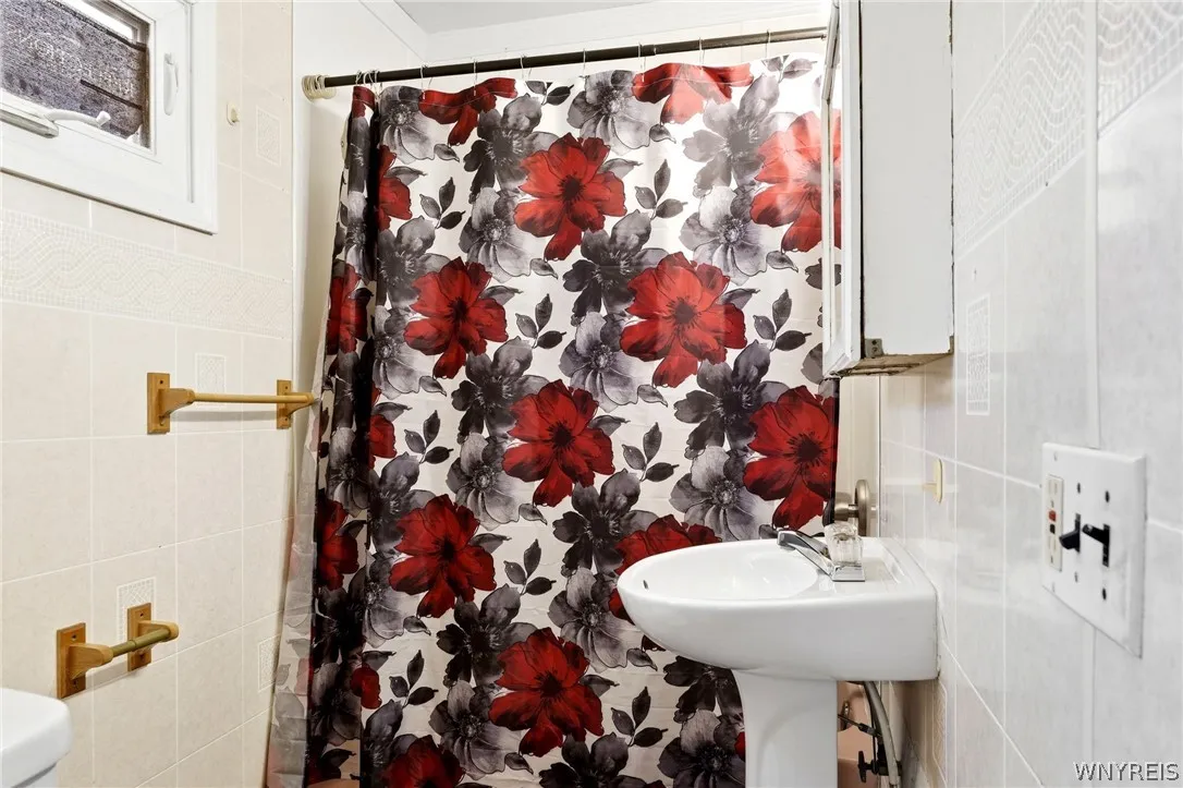 1439 Kenmore Avenue, Tonawanda, New York 14217, Tonawanda, New York 14217, 3 Bedrooms Bedrooms, 10 Rooms Rooms,2 BathroomsBathrooms,Residential,For Sale,1439 Kenmore Avenue, Tonawanda, New York 14217,0,B1684355