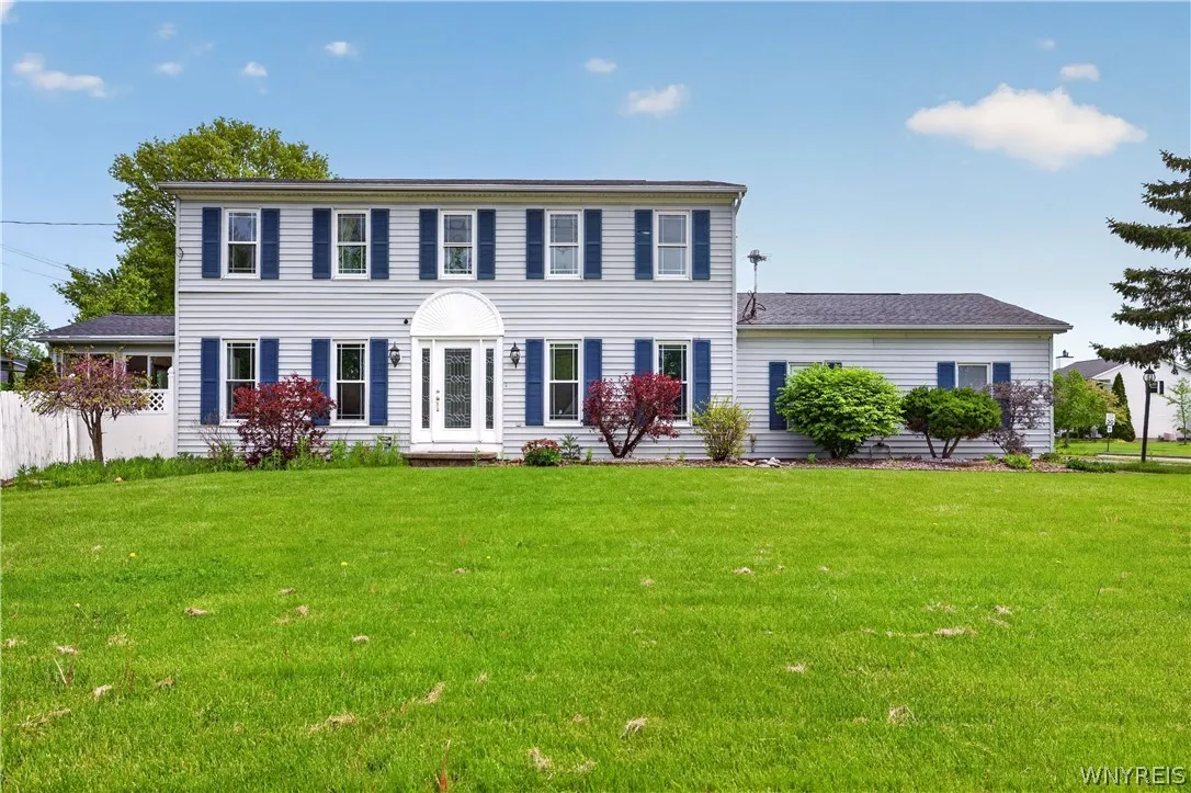 1995 Creekside Drive, Grand Island, New York 14072, Grand Island, New York 14072, 4 Bedroom Bedrooms, 9 Room Rooms,2 BathroomBathrooms,Residential,Closed,1995 Creekside Drive, Grand Island, New York 14072,0,B1683663