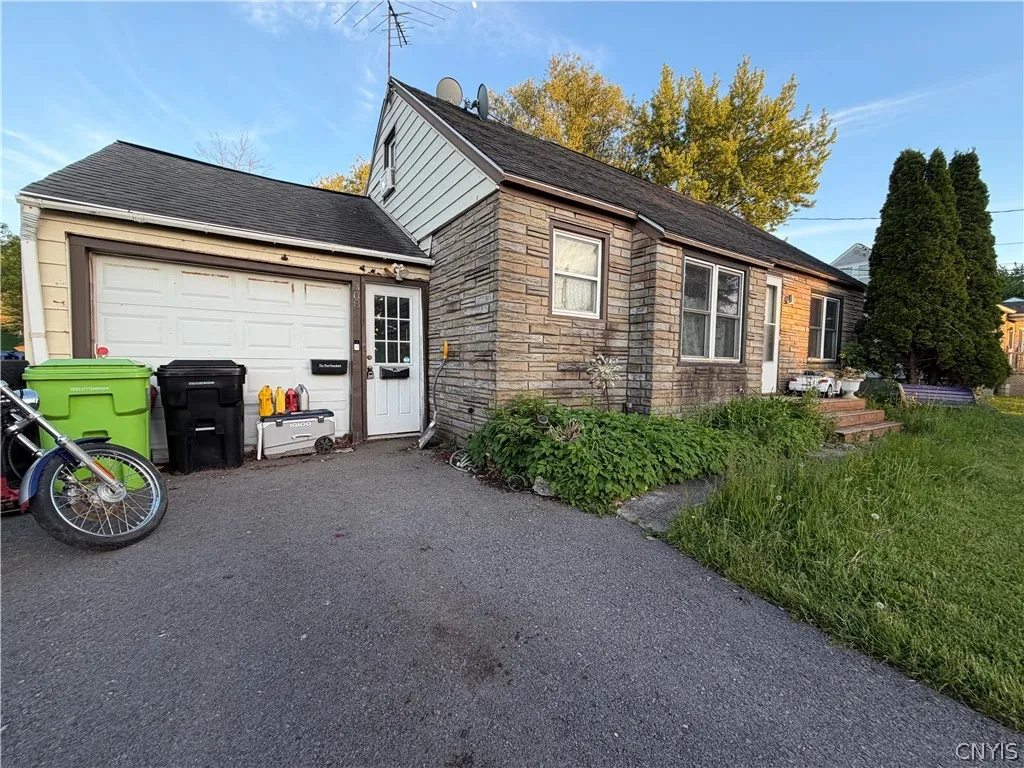 308 Electronics Parkway, Salina, New York 13088, Salina, New York 13088, 3 Bedroom Bedrooms, 6 Room Rooms,1 BathroomBathrooms,Residential,For Sale,308 Electronics Parkway, Salina, New York 13088,0,S1683423