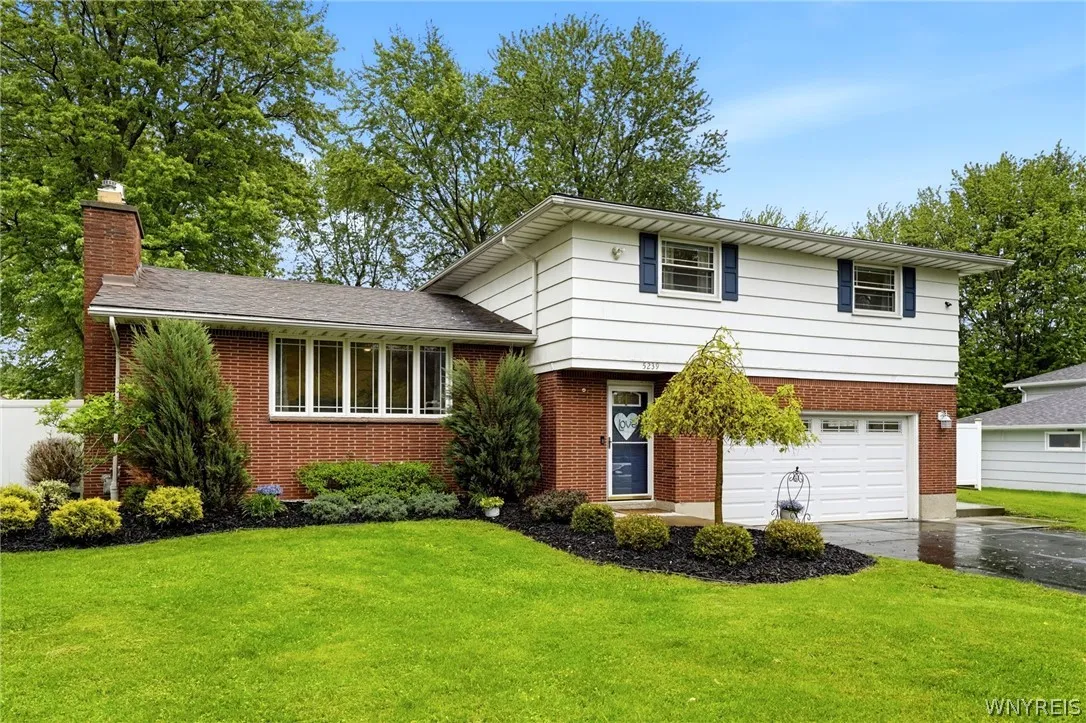 5239 Ledge Lane, Clarence, New York 14221, Clarence, New York 14221, 3 Bedroom Bedrooms, 9 Room Rooms,2 BathroomBathrooms,Residential,Closed,5239 Ledge Lane, Clarence, New York 14221,0,B1684845