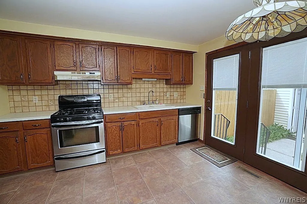 57 Wimbledon Lane, West Seneca, New York 14224, West Seneca, New York 14224, 2 Bedrooms Bedrooms, 5 Rooms Rooms,1 BathroomBathrooms,Residential,For Sale,57 Wimbledon Lane, West Seneca, New York 14224,0,B1684777