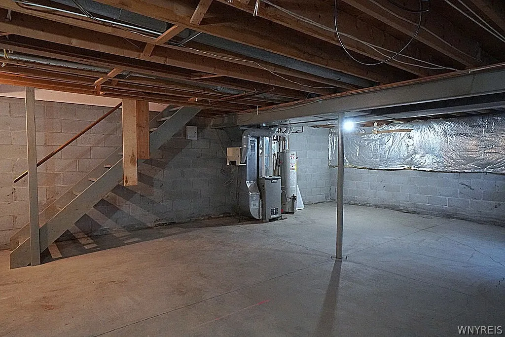 57 Wimbledon Lane, West Seneca, New York 14224, West Seneca, New York 14224, 2 Bedrooms Bedrooms, 5 Rooms Rooms,1 BathroomBathrooms,Residential,For Sale,57 Wimbledon Lane, West Seneca, New York 14224,0,B1684777