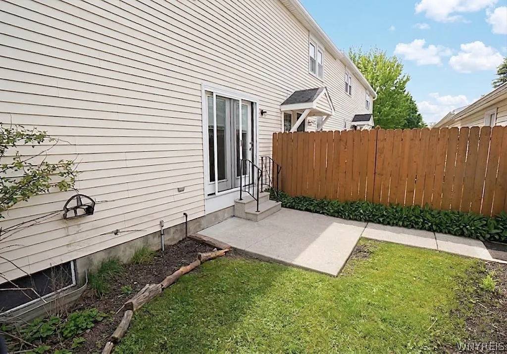 57 Wimbledon Lane, West Seneca, New York 14224, West Seneca, New York 14224, 2 Bedrooms Bedrooms, 5 Rooms Rooms,1 BathroomBathrooms,Residential,For Sale,57 Wimbledon Lane, West Seneca, New York 14224,0,B1684777