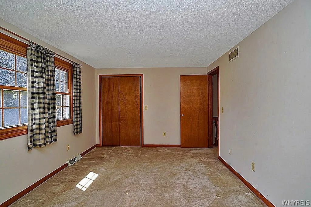 57 Wimbledon Lane, West Seneca, New York 14224, West Seneca, New York 14224, 2 Bedrooms Bedrooms, 5 Rooms Rooms,1 BathroomBathrooms,Residential,For Sale,57 Wimbledon Lane, West Seneca, New York 14224,0,B1684777