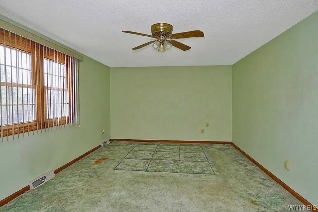57 Wimbledon Lane, West Seneca, New York 14224, West Seneca, New York 14224, 2 Bedrooms Bedrooms, 5 Rooms Rooms,1 BathroomBathrooms,Residential,For Sale,57 Wimbledon Lane, West Seneca, New York 14224,0,B1684777