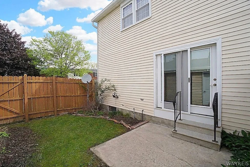 57 Wimbledon Lane, West Seneca, New York 14224, West Seneca, New York 14224, 2 Bedrooms Bedrooms, 5 Rooms Rooms,1 BathroomBathrooms,Residential,For Sale,57 Wimbledon Lane, West Seneca, New York 14224,0,B1684777