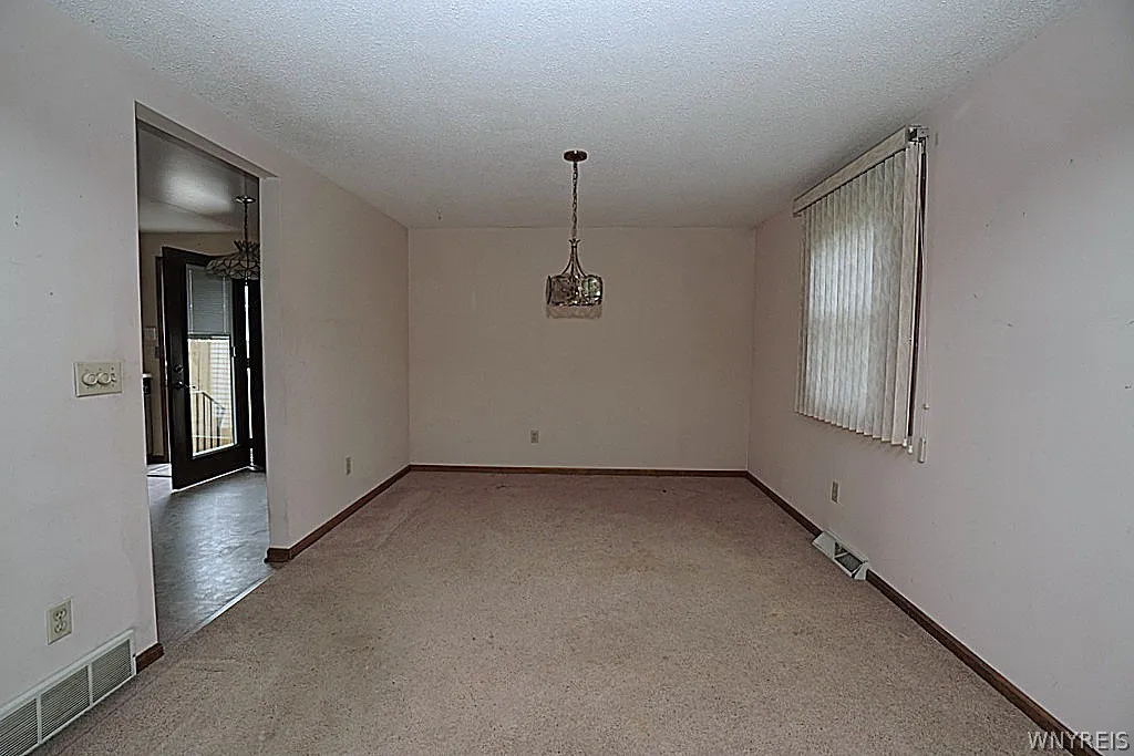 57 Wimbledon Lane, West Seneca, New York 14224, West Seneca, New York 14224, 2 Bedrooms Bedrooms, 5 Rooms Rooms,1 BathroomBathrooms,Residential,For Sale,57 Wimbledon Lane, West Seneca, New York 14224,0,B1684777
