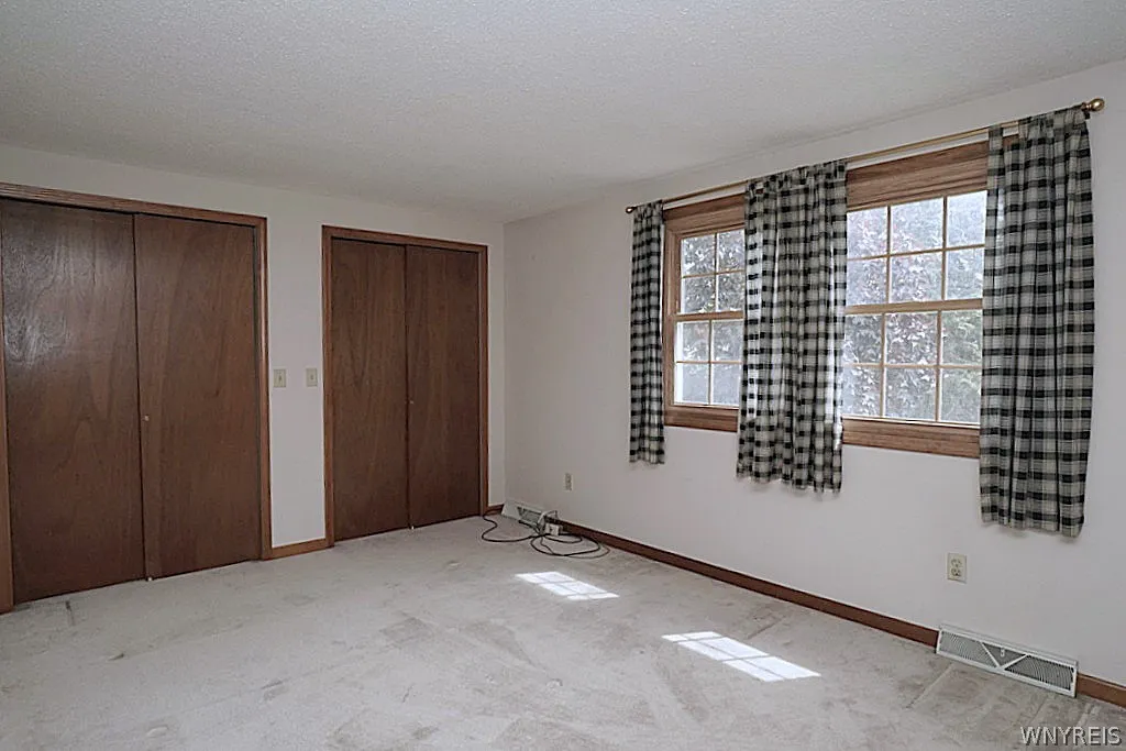 57 Wimbledon Lane, West Seneca, New York 14224, West Seneca, New York 14224, 2 Bedrooms Bedrooms, 5 Rooms Rooms,1 BathroomBathrooms,Residential,For Sale,57 Wimbledon Lane, West Seneca, New York 14224,0,B1684777