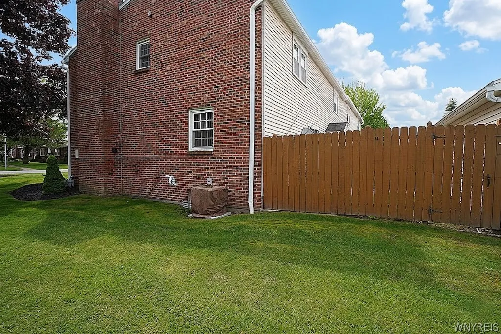 57 Wimbledon Lane, West Seneca, New York 14224, West Seneca, New York 14224, 2 Bedrooms Bedrooms, 5 Rooms Rooms,1 BathroomBathrooms,Residential,For Sale,57 Wimbledon Lane, West Seneca, New York 14224,0,B1684777