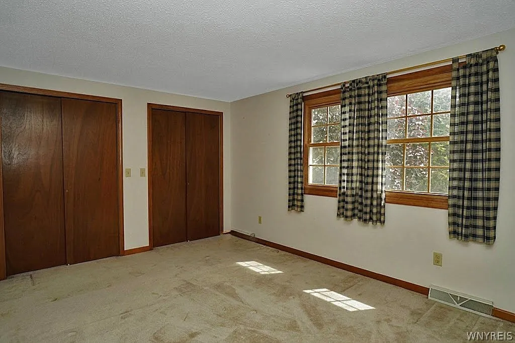 57 Wimbledon Lane, West Seneca, New York 14224, West Seneca, New York 14224, 2 Bedrooms Bedrooms, 5 Rooms Rooms,1 BathroomBathrooms,Residential,For Sale,57 Wimbledon Lane, West Seneca, New York 14224,0,B1684777