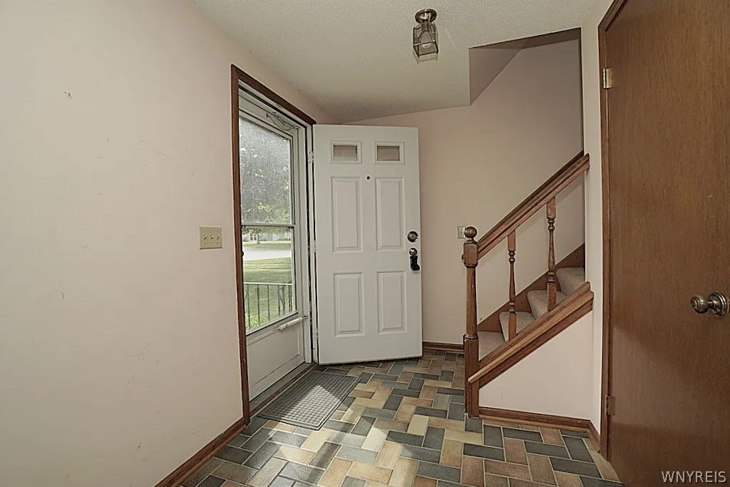 57 Wimbledon Lane, West Seneca, New York 14224, West Seneca, New York 14224, 2 Bedrooms Bedrooms, 5 Rooms Rooms,1 BathroomBathrooms,Residential,For Sale,57 Wimbledon Lane, West Seneca, New York 14224,0,B1684777