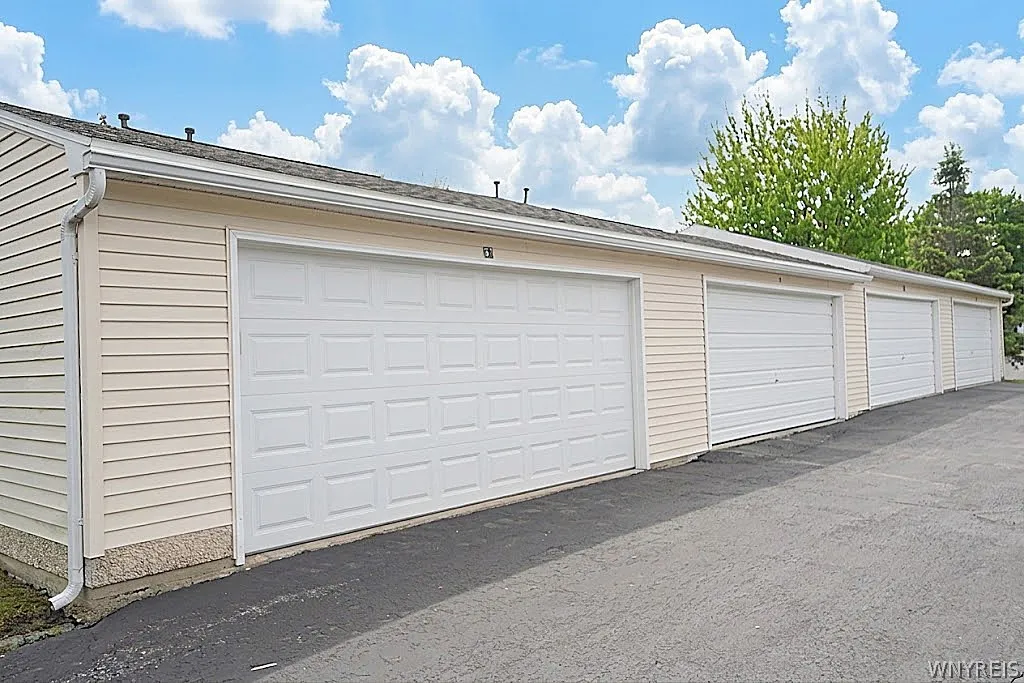 57 Wimbledon Lane, West Seneca, New York 14224, West Seneca, New York 14224, 2 Bedrooms Bedrooms, 5 Rooms Rooms,1 BathroomBathrooms,Residential,For Sale,57 Wimbledon Lane, West Seneca, New York 14224,0,B1684777