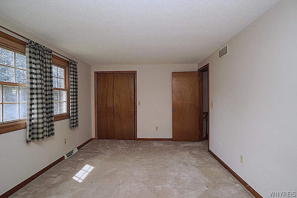 57 Wimbledon Lane, West Seneca, New York 14224, West Seneca, New York 14224, 2 Bedrooms Bedrooms, 5 Rooms Rooms,1 BathroomBathrooms,Residential,For Sale,57 Wimbledon Lane, West Seneca, New York 14224,0,B1684777