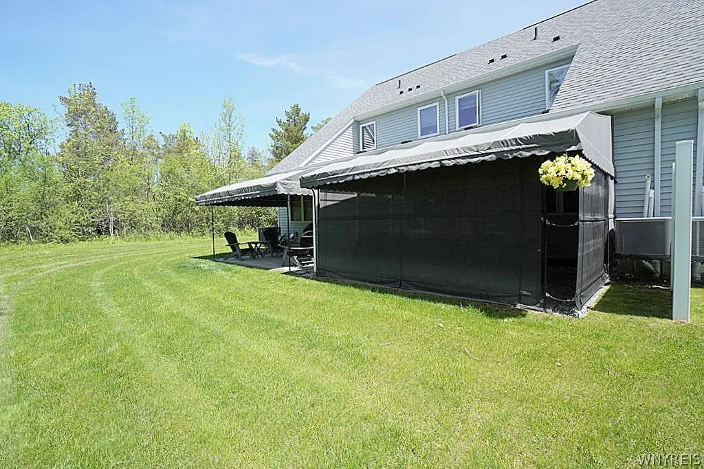 1003 Carriage Lane, West Seneca, New York 14224, West Seneca, New York 14224, 2 Bedrooms Bedrooms, 6 Rooms Rooms,2 BathroomsBathrooms,Residential,For Sale,1003 Carriage Lane, West Seneca, New York 14224,0,B1684986
