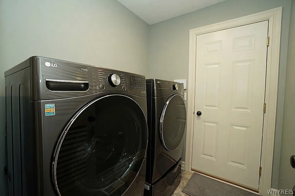1003 Carriage Lane, West Seneca, New York 14224, West Seneca, New York 14224, 2 Bedrooms Bedrooms, 6 Rooms Rooms,2 BathroomsBathrooms,Residential,For Sale,1003 Carriage Lane, West Seneca, New York 14224,0,B1684986