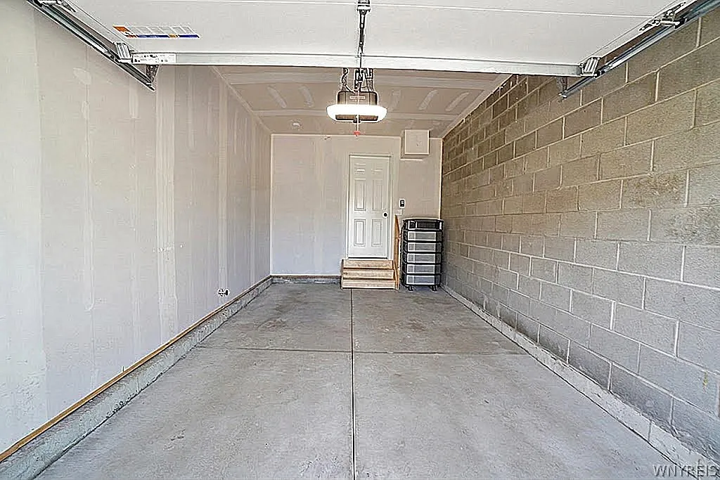 1003 Carriage Lane, West Seneca, New York 14224, West Seneca, New York 14224, 2 Bedrooms Bedrooms, 6 Rooms Rooms,2 BathroomsBathrooms,Residential,For Sale,1003 Carriage Lane, West Seneca, New York 14224,0,B1684986