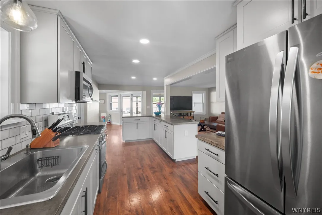 635 Lynbrook Avenue, Tonawanda, New York 14150, Tonawanda, New York 14150, 3 Bedrooms Bedrooms, 9 Rooms Rooms,2 BathroomsBathrooms,Residential,For Sale,635 Lynbrook Avenue, Tonawanda, New York 14150,0,B1684642