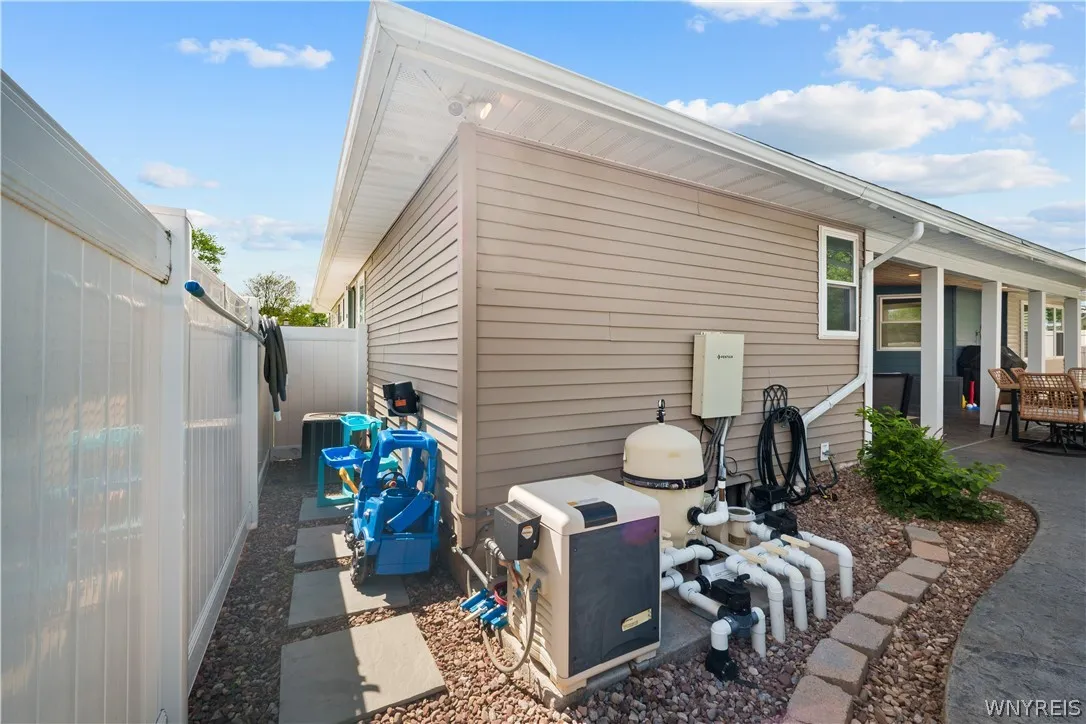 635 Lynbrook Avenue, Tonawanda, New York 14150, Tonawanda, New York 14150, 3 Bedrooms Bedrooms, 9 Rooms Rooms,2 BathroomsBathrooms,Residential,For Sale,635 Lynbrook Avenue, Tonawanda, New York 14150,0,B1684642