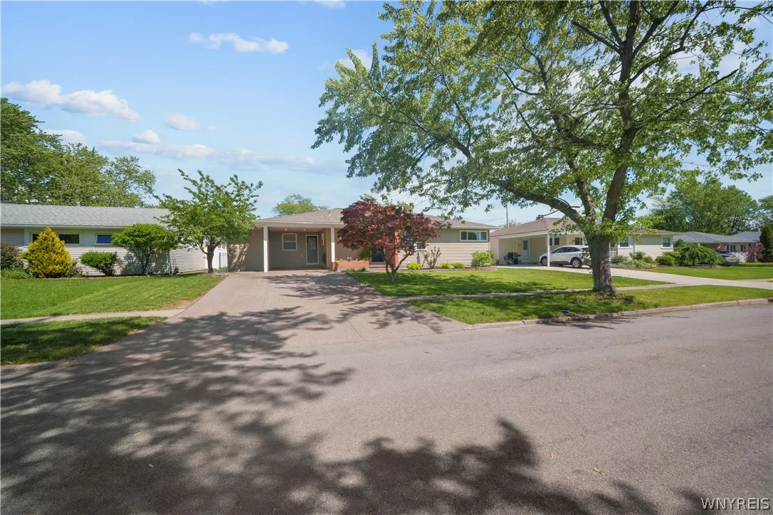 635 Lynbrook Avenue, Tonawanda, New York 14150, Tonawanda, New York 14150, 3 Bedrooms Bedrooms, 9 Rooms Rooms,2 BathroomsBathrooms,Residential,For Sale,635 Lynbrook Avenue, Tonawanda, New York 14150,0,B1684642