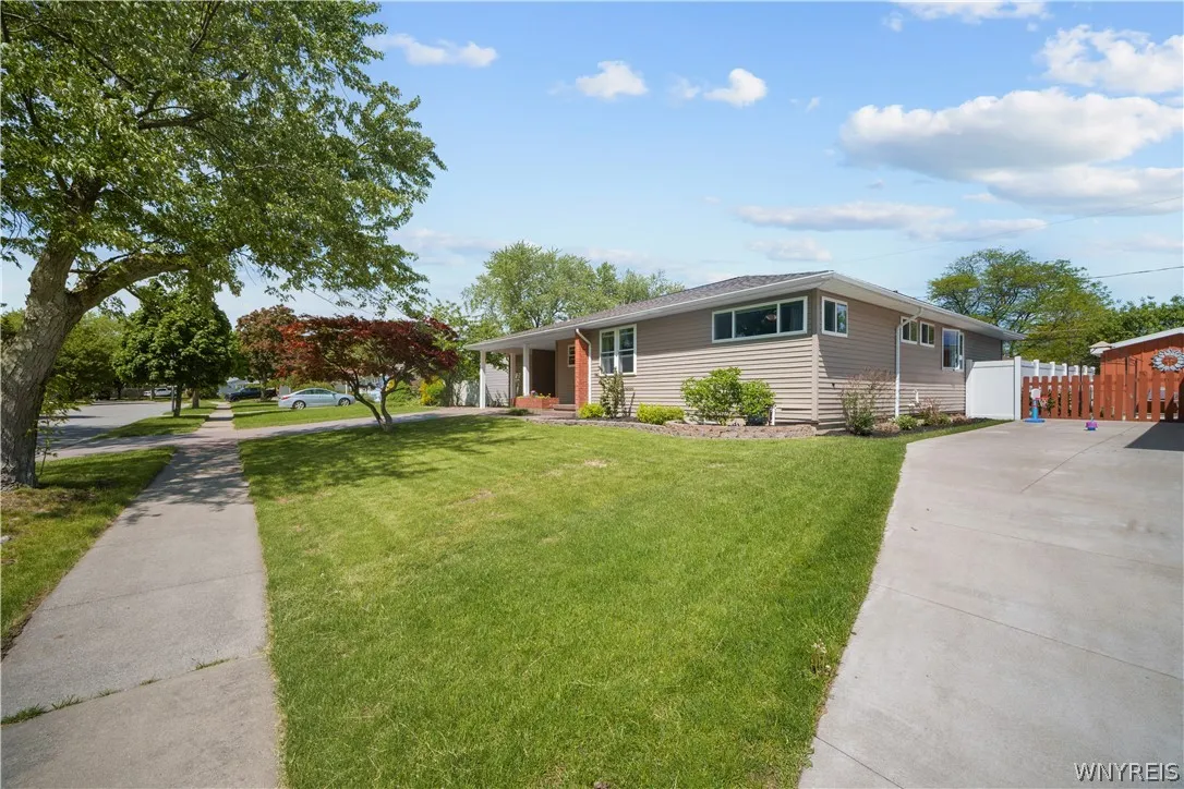 635 Lynbrook Avenue, Tonawanda, New York 14150, Tonawanda, New York 14150, 3 Bedrooms Bedrooms, 9 Rooms Rooms,2 BathroomsBathrooms,Residential,For Sale,635 Lynbrook Avenue, Tonawanda, New York 14150,0,B1684642