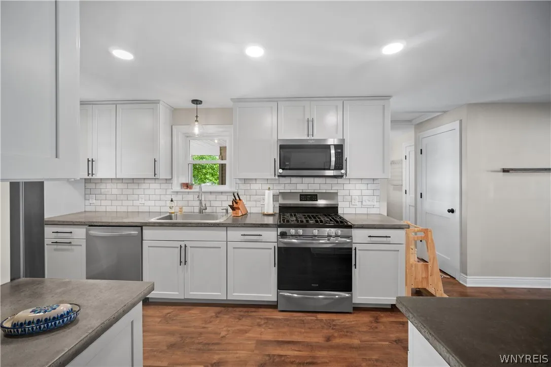 635 Lynbrook Avenue, Tonawanda, New York 14150, Tonawanda, New York 14150, 3 Bedrooms Bedrooms, 9 Rooms Rooms,2 BathroomsBathrooms,Residential,For Sale,635 Lynbrook Avenue, Tonawanda, New York 14150,0,B1684642