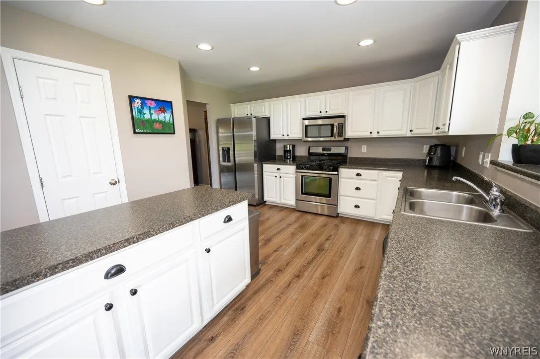 26 Morris Crescent, West Seneca, New York 14224, West Seneca, New York 14224, 3 Bedrooms Bedrooms, 10 Rooms Rooms,2 BathroomsBathrooms,Residential,For Sale,26 Morris Crescent, West Seneca, New York 14224,0,B1682630