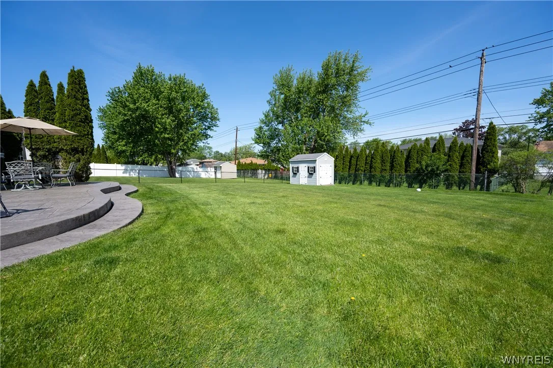 26 Morris Crescent, West Seneca, New York 14224, West Seneca, New York 14224, 3 Bedrooms Bedrooms, 10 Rooms Rooms,2 BathroomsBathrooms,Residential,For Sale,26 Morris Crescent, West Seneca, New York 14224,0,B1682630