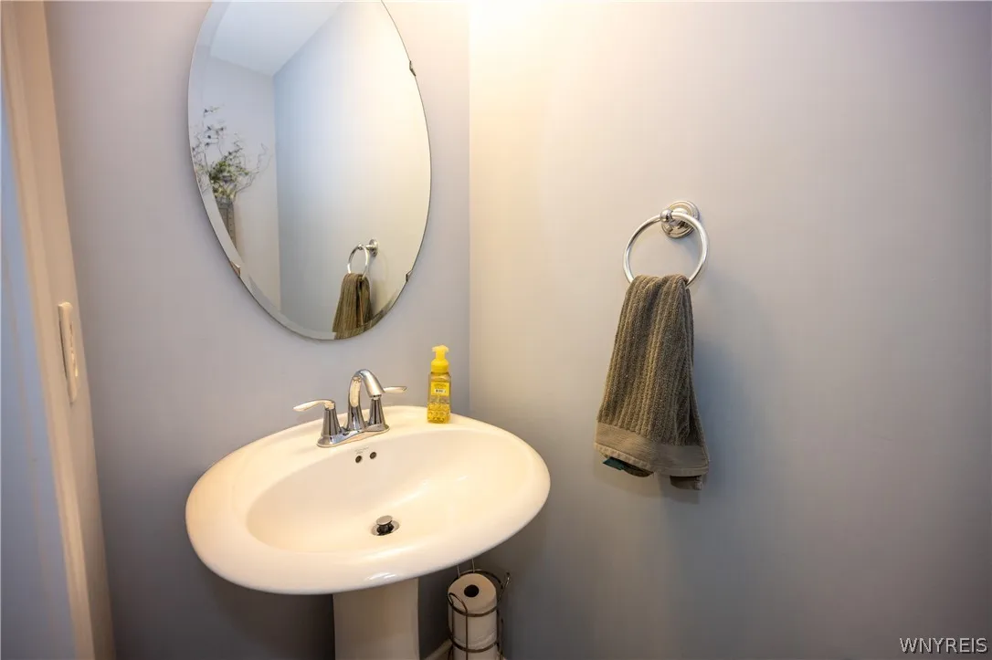 26 Morris Crescent, West Seneca, New York 14224, West Seneca, New York 14224, 3 Bedrooms Bedrooms, 10 Rooms Rooms,2 BathroomsBathrooms,Residential,For Sale,26 Morris Crescent, West Seneca, New York 14224,0,B1682630