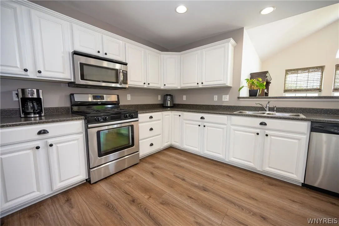 26 Morris Crescent, West Seneca, New York 14224, West Seneca, New York 14224, 3 Bedrooms Bedrooms, 10 Rooms Rooms,2 BathroomsBathrooms,Residential,For Sale,26 Morris Crescent, West Seneca, New York 14224,0,B1682630