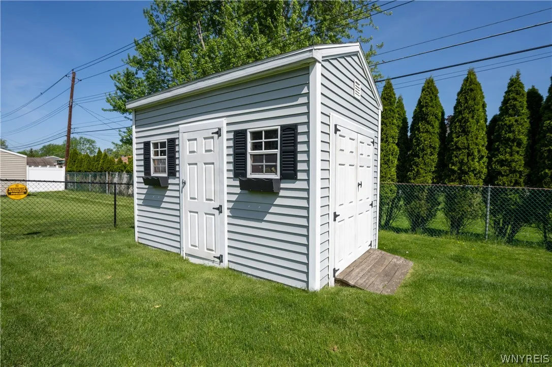 26 Morris Crescent, West Seneca, New York 14224, West Seneca, New York 14224, 3 Bedrooms Bedrooms, 10 Rooms Rooms,2 BathroomsBathrooms,Residential,For Sale,26 Morris Crescent, West Seneca, New York 14224,0,B1682630