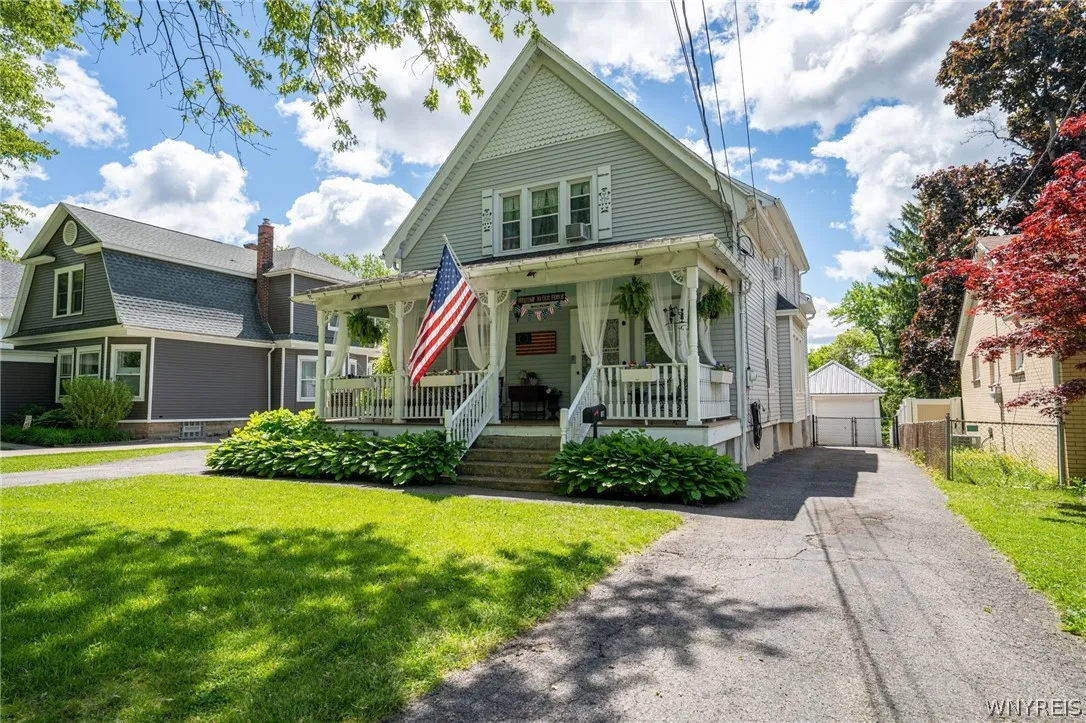487 Main Street, West Seneca, New York 14224, West Seneca, New York 14224, 5 Bedrooms Bedrooms, 11 Rooms Rooms,2 BathroomsBathrooms,Residential,For Sale,487 Main Street, West Seneca, New York 14224,0,B1685355